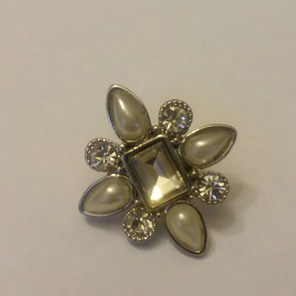 Cära New York Crystal Earrings - Picture 4 of 7